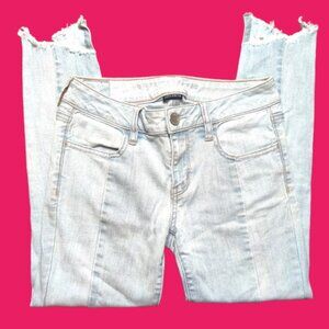 American Eagle Super Stretch Jegging Crop Jeans Women’s US 4 Light Wash Raw Hem